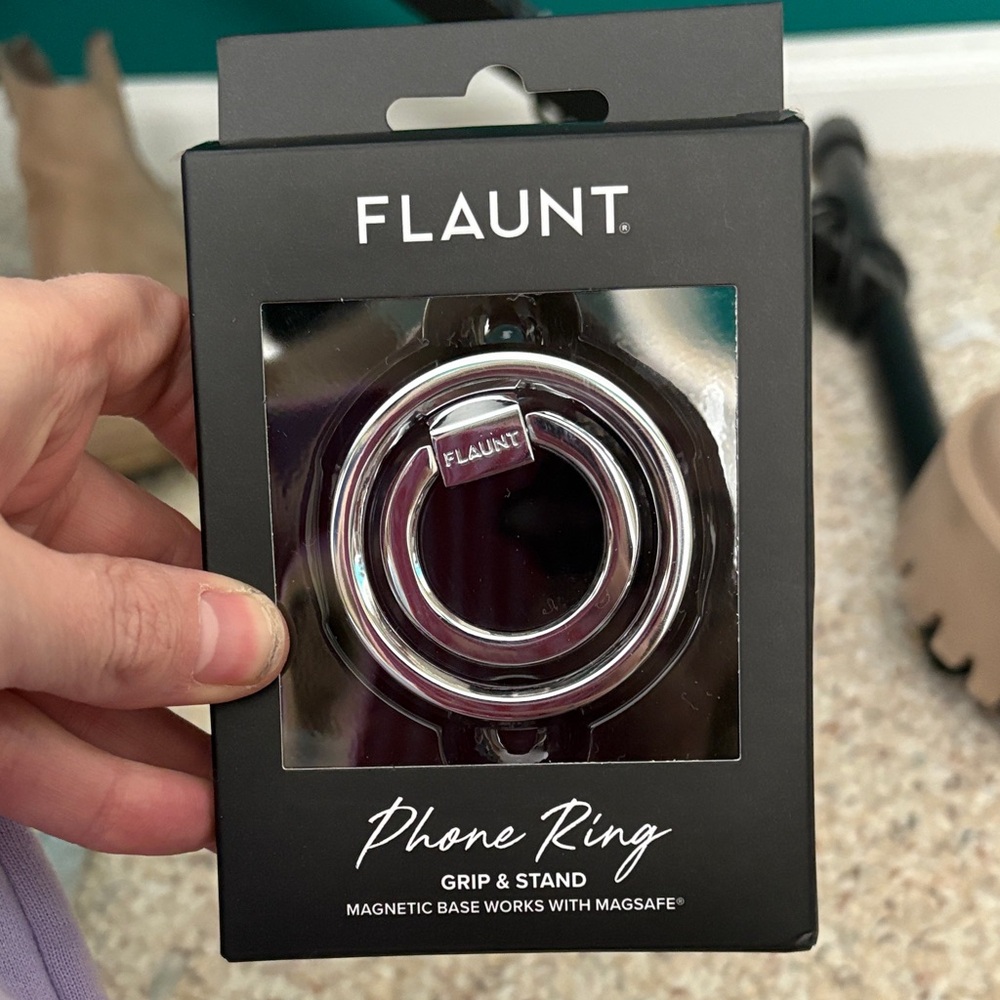 FLAUNT Silver Phone Ring Grip & Stand